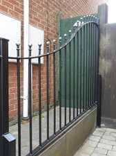 Ball top Victorian railings with curve